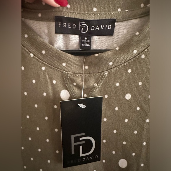 NWT Fred David Olive Dot Top - Size M - 001 - Picture 3 of 3
